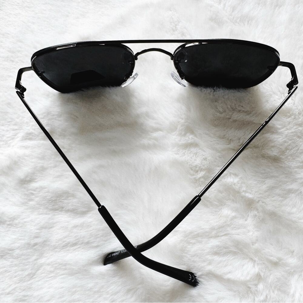 Lara Black Polarized Sunglasses - Picture 9 of 10